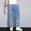 Sommer Lose Männer Jeans Text Stickerei Baggy Elastische Taille Harlan Cargo Jogger Marke Hosen Männliche Grau Große Größen M-8XL 210622