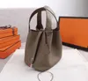 2021 Women Totes Handbag مصممون فاخرون حقائب الخضار سلة الكتف مع العدد التسلسلي