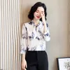 Koreanska Silk Blusar Kvinnor Satinskjorta Damer Skriv ut Blus Topp Plus Storlek Kvinna Kortärmad Bow Shirts Blusas Femininas Elegante 210531