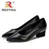 ROYYNA, llegada, zapatos de tacón para mujer, zapatos cómodos de punta estrecha a la moda de microfibra, zapatos casuales hechos a mano para mujer, boda 211123