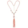 collier de bijoux fantaisie rose