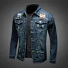 homme de style chemises en jean