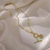 Collar de perlas de agua dulce con costuras, cadena de clavícula Punk a la moda para mujer, collares con colgante con retrato barroco para mujer