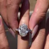 Lyx 100% 925 Sterling Silver oval skuren 5ct simulerad diamantbröllopsförlovning Cocktail Damringar Fina ädelstenssmycken Partihandel