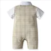 Gentleman Style Baby Boys Pajacyki Letni chłopiec Kombinezony z krótkim rękawem z muszką Bawełniany maluch Plaid Romper Niemowlęta Skręcić w dół Kołnierz Onesies Kombinezon dziecięcy