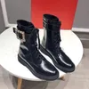 Mode Dame Winter Enkellaarzen Crystal Buckle Lace Up Hoge Kwaliteit Cowskin Platform Designer Printing Martin Booties Dames Flat Boot Schoenen Maat 35-41 Topschoen