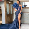 Muhteşem Mavi Bir Omuz Abiye 2022 Ruffles Dantel Aplikler Seksi Yüksek Bölünmüş Mermaid Balo Elbise Sweep Tren Kadınlar için Örgün Durum Törenlerinde 533WW