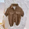 Född spädbarn baby pojke tjej tecknad hooded corduroy romper jumpsuit kläder vinter varm toddler kid ey08161 220106