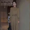 BEIYINGNI Kadın Yün Kazak Elbise Rahat Katı Renk Kuşaklı MIDI Örme Elbiseler Kore Sıcak Kalınlaşmak Şık Elbise Kadın Robe Y1204