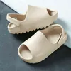 sandalias de moda para niños pequeños