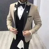 Bej Slim Fit Erkekler Düğün için Suits Siyah Zirve Yaka Damat Smokin Örgün Erkek Moda Ceket Siyah Pantolon Yelek Ile X0909