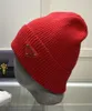 Partihandel Beanie Vinterkepsar Kepsar Kvinnor och män Mässor för vuxna Lyxig designer Monterad hatt Solid Fashion Hats