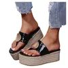 Tofflor Kvinnor Sommarskor Kvinna 2021 På Wedge Rubber Flip Flops Heeled Mules Candy Colors Plattform Skiffer Kvinna kilar