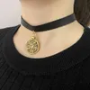 Designer colar de luxo jóias punk yennefer medalhão medalhão pingente preto couro gargantilha caça selvagem jogo cosplay mulheres cadeia gótica