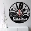 Horloges murales 1 pc Salon de coiffure Salon de beauté horloge outils de coupe de cheveux Vintage Record Silhouette décor coiffeur cadeau