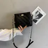 ニッチハイセンスバッグ2021リンギ女性の外国風ファッションメッセンジャーロックチェーンバッグ