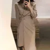 Ly Varey Lin秋の女性ビンテージオフィスの女性のドレスエレガントなスリムレースアップフィットウエスト不規則な裾のソリッドミディドレス210526