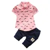 Baby Boy Set di abbigliamento Bebe Fashion T-shirt + Solid Pants Set Summer Kid Outfit Toddler Bambini Tuta in cotone Abbigliamento 210309