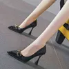 2022Fashion 지적 하이힐 여성의 얇은 힐 트렌드 연간 트렌드 방수 플랫폼 가죽 싱글 신발 검은 색 작업