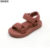 Skhek 2021 الفتيان الصنادل كيد الصنادل الأطفال أحذية المطاط أحذية مدرسية تنفس المفتوحة تو عارضة بوي صندل 210306