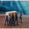 1:64高シミュレーションプラスチックガーナ葬儀棺のダンスPallbearerチームモデル絶妙な技量のアクションフィギュア車の装飾6 v2