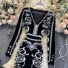 HangCode Ins Fashion Cashew Flower Abito da donna lavorato a maglia 2020 Elegante scollo a V Vita sottile Vestito aderente Abito da ufficio nero da donna G1214