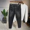 Bordado rasgado Carpa Masculina Casual Slim Fit Calças de Jeans Hole Biker Denim Calças Europeias e Americanas Estilo Trendy Calças na moda