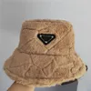 Hink plush hatt mössor designer män kvinnor utomhus keps höst vinter beanie casquettes fiskare hinkar mode hög kvalitet 6 färger