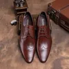 Homens Genuíno Couro Negócios Vestido Sapatos Banquete Terno Sapatos Homens Taligador Padrão Padrão Brogue Casamento Oxford Sapatos Para Homens G13