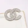 シンプルなダブルレターブローチ有名なブランドLuxurys Desinger Geometry Brooch Women Crystal Rhinestone Suit Pin Fashion Jewelry Scarf Decoration Accessories