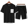 Mäns uppsättningar Mode sommar Sportkläder Casual Kortärmad T-tröja 2 PC Outfit Shorts Harajuku Hip Hop Streetwear Male Tracksuit 210603