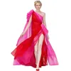 2022 Sexig röd rosa kvällsparty klänningar sida slit chiffon en axel prom klänning rem ärmlös lång bana pageant speciella tillfällen klänningar vestidos de festa gala