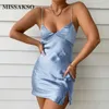 Missakso Spaghetti Strap Satin Kleid Split Club Ärmellose V-ausschnitt Party Backless Schlank Sexy Sommer Solide Frauen Mini Kleider 210625