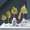 NORTHEUINS Iron Creative Golden Leaf Figurine Nordic Modern Desktop Decor Foglie Statua Scultura per la decorazione di interni domestici 211108