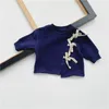 Frühling koreanische Baby Mädchen Schatz Bogen Split unregelmäßige Pullover Denim Shorts zweiteilige Anzug Kleidung 210702