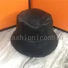 Högkvalitet Läder Bucket Hat Beanies Designer Luxury Sun Baseball Cap Män Kvinnor Utomhus Mode Sommarstrand Sunhat Fishermans hattar