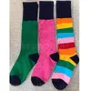 Mädchen-Damen-Socken, Buchstabe, Regenbogenfarben, Baumwolle, langer Stil, bequem, atmungsaktiv, Freizeit, Sport, Mode