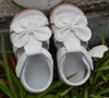 nouvelles sandales en cuir véritable pour filles chaussures de marche d'été blanches avec semelle antidérapante papillon enfants en bas âge 12.3-18.3 semelle intérieure 210226