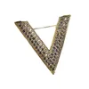 Vintage Golden Full Wide Micro Pave Symbol Victory Letter V Brosches Pins Intial Smycken