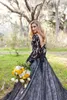 Gothic-Brautkleider aus schwarzer Spitze mit langen Ärmeln, sexy, tiefem V-Ausschnitt und tiefem Rücken, nicht weiße Country-Boho-Brautkleider für Damen