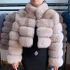 Cappotto corto invernale da donna con colletto a maniche lunghe in vera pelliccia da 40 cm. Modello di moda Cappotto di pelliccia di alta qualità 211122
