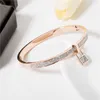 Titanium Staal Nieuwe Lock CZ Crystal Manchet Armbanden Armbanden Classic Rose Gold Wedding Bangle Sieraden voor Vrouwen Pulsera B18124 Q0717