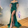 Sexy smaragdgroene prom jurken met hoge splitsing van de schouder kralen geplooid zachte satijnen jurk avondkleding formele partij dames 2022
