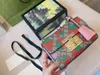 Designers högkvalitativa kedjeväska med enkel axel, presentförpackning med jordgubbsdekor för kvinnor