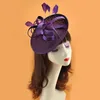 rode zwarte fascinators