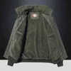 Chaquetas de cuello de piel de los hombres abrigo de bordado de la medalla chaqueta militar de invierno abrigos tibia con cremallera bomber de al aire libre ropa exterior macho Top y1109