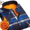 Aoliwen мода мужские тонкие рубашки осень и зима утолщение теплый плед 24 цвета мужская социальная рубашка размером одежды M-5XL 210721