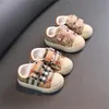 أحذية أطفال حديثي الولادة لينة وحيد Prewalker حذاء طفل صغير 2022 ربيع الخريف جديد الرجال النساء الأطفال تسولي المواد الموسم الطفل أحذية رياضية
