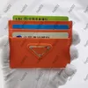 Pouches de cart￵es de cr￩dito de designer bolsas de passaporte de couro genu￭no ID ID ID de viagem de neg￳cios Cr￩dito de neg￳cios para homens bolsa de condu￧￣o de estojo de bolsa