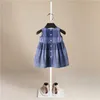 Barn frocks för tjejer sommar toddler kläder plaid randigt märke utskrift avslappnad bomull vestiods klänning i 1-5 år Q0716